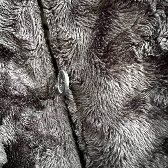 Women’s long heavy black coat. No tags for brand or size. Fits like a xs/small - Picture 7 of 7